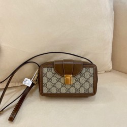 구찌 Gucci 614368 클래스프 클로저가 달린 미니백 18cm