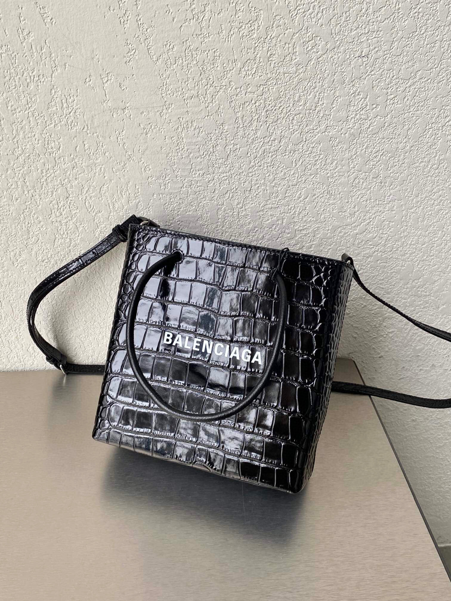 발렌시아가 Balenciaga 597858 핸드폰 가방 19.8cm