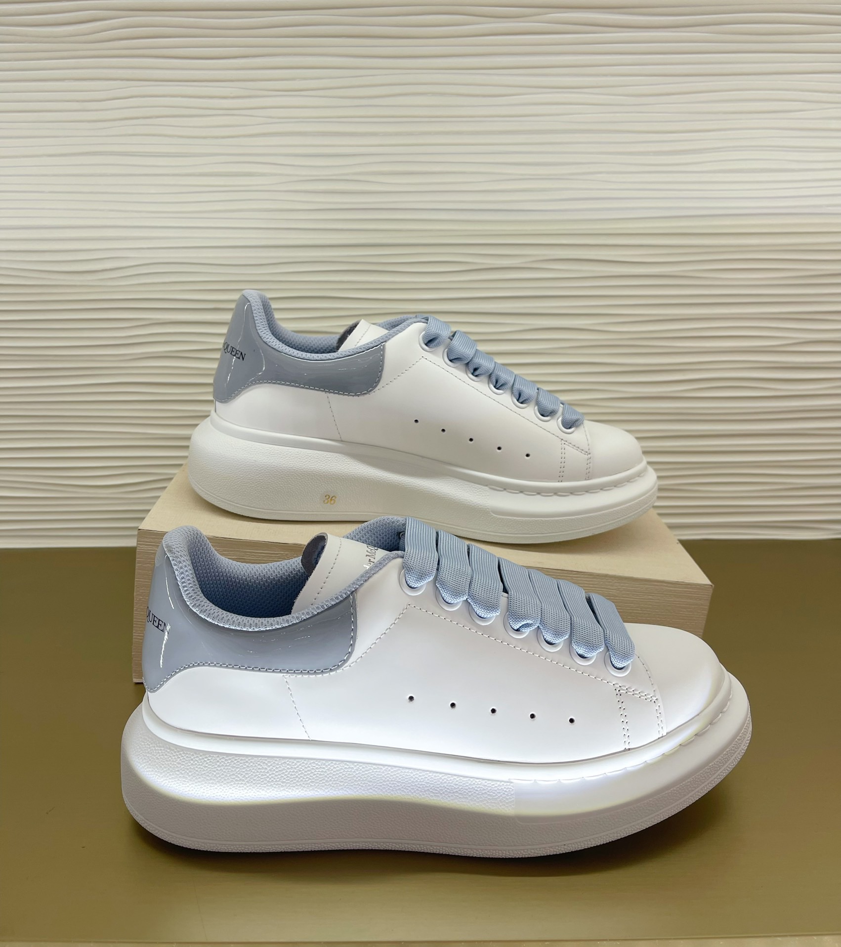 Alexander McQueen 스니커즈