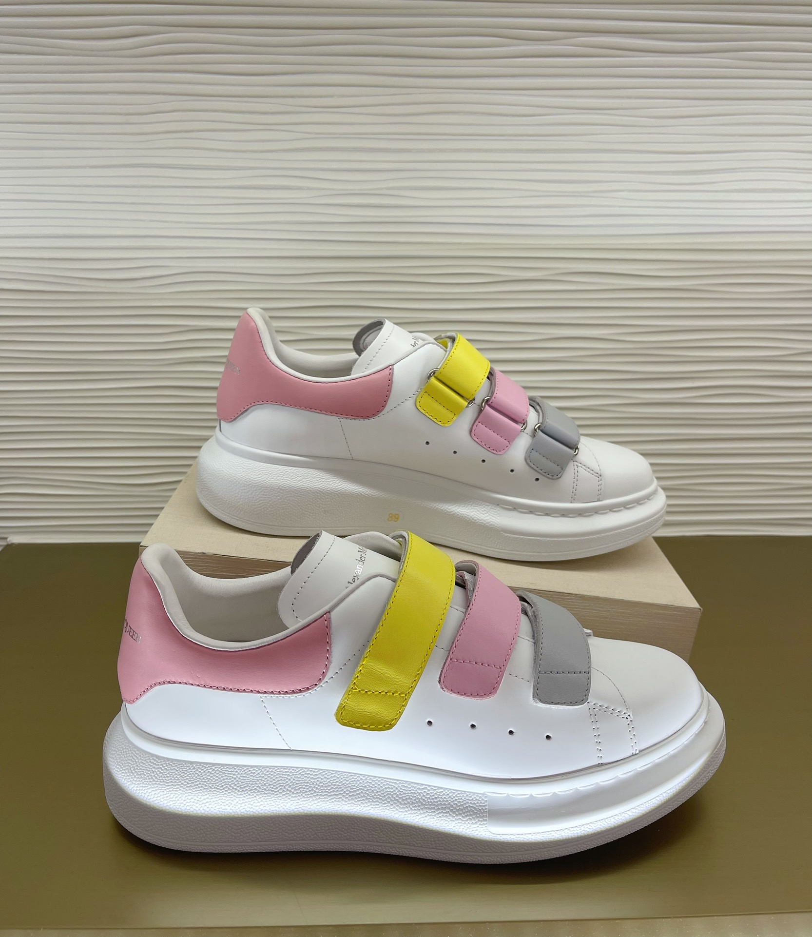 Alexander McQueen 스니커즈