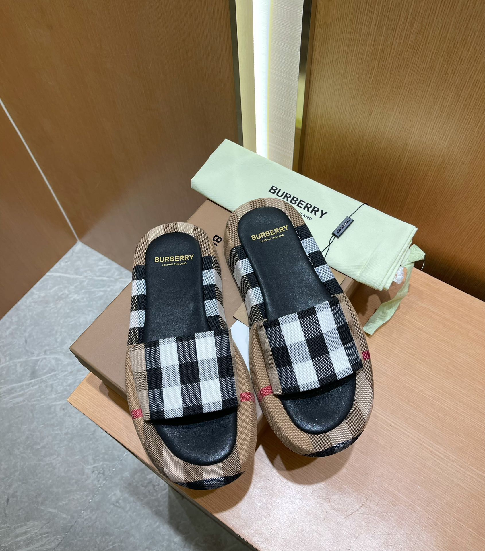 버버리 Burberry 슬리퍼