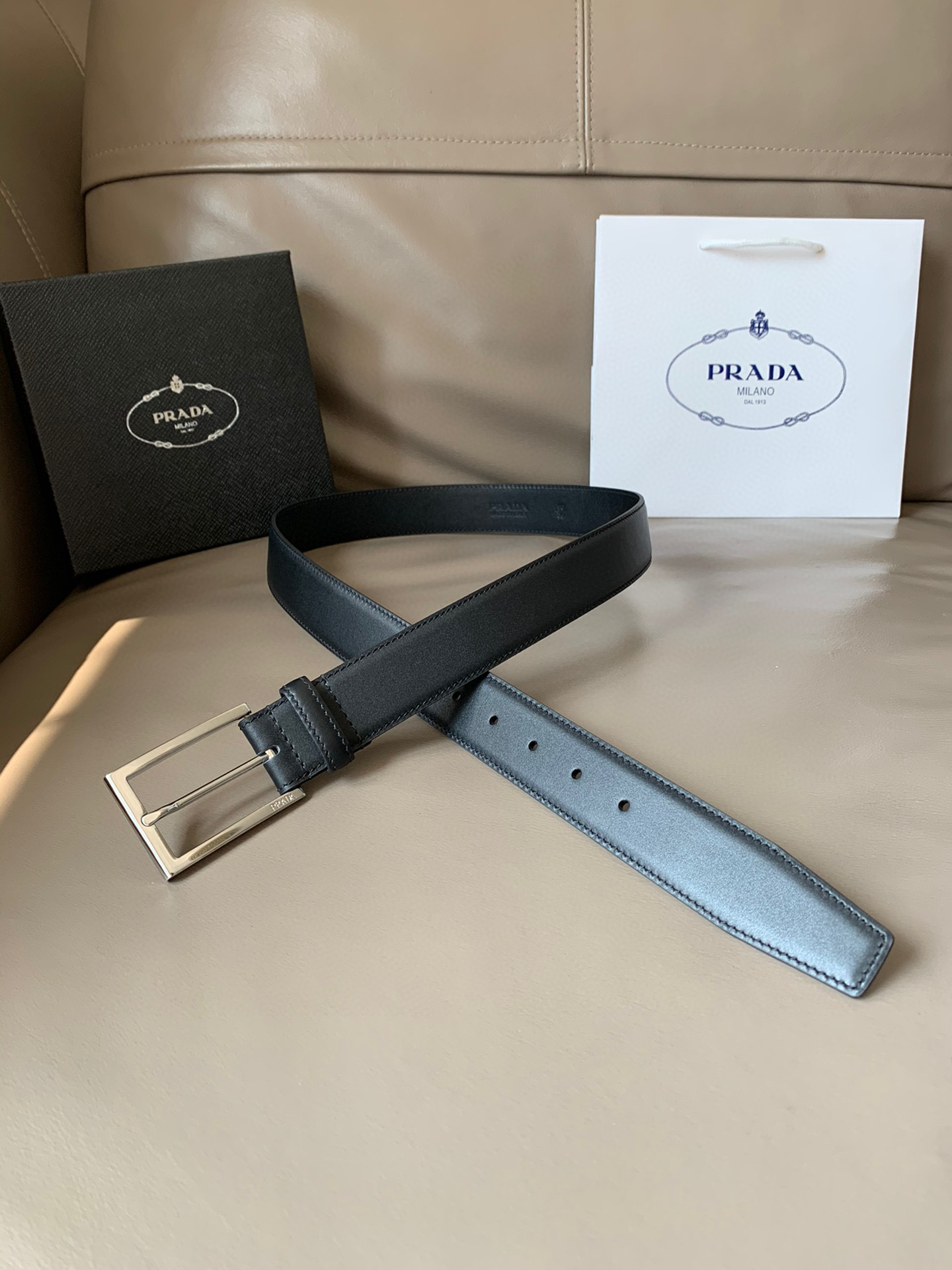 프라다 Prada 블랙 34mm