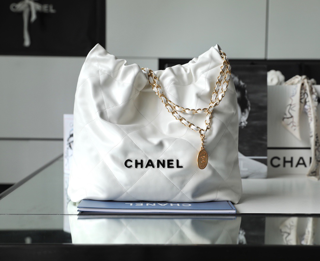 CHANEL 22 핸드백  미디엄 38CM