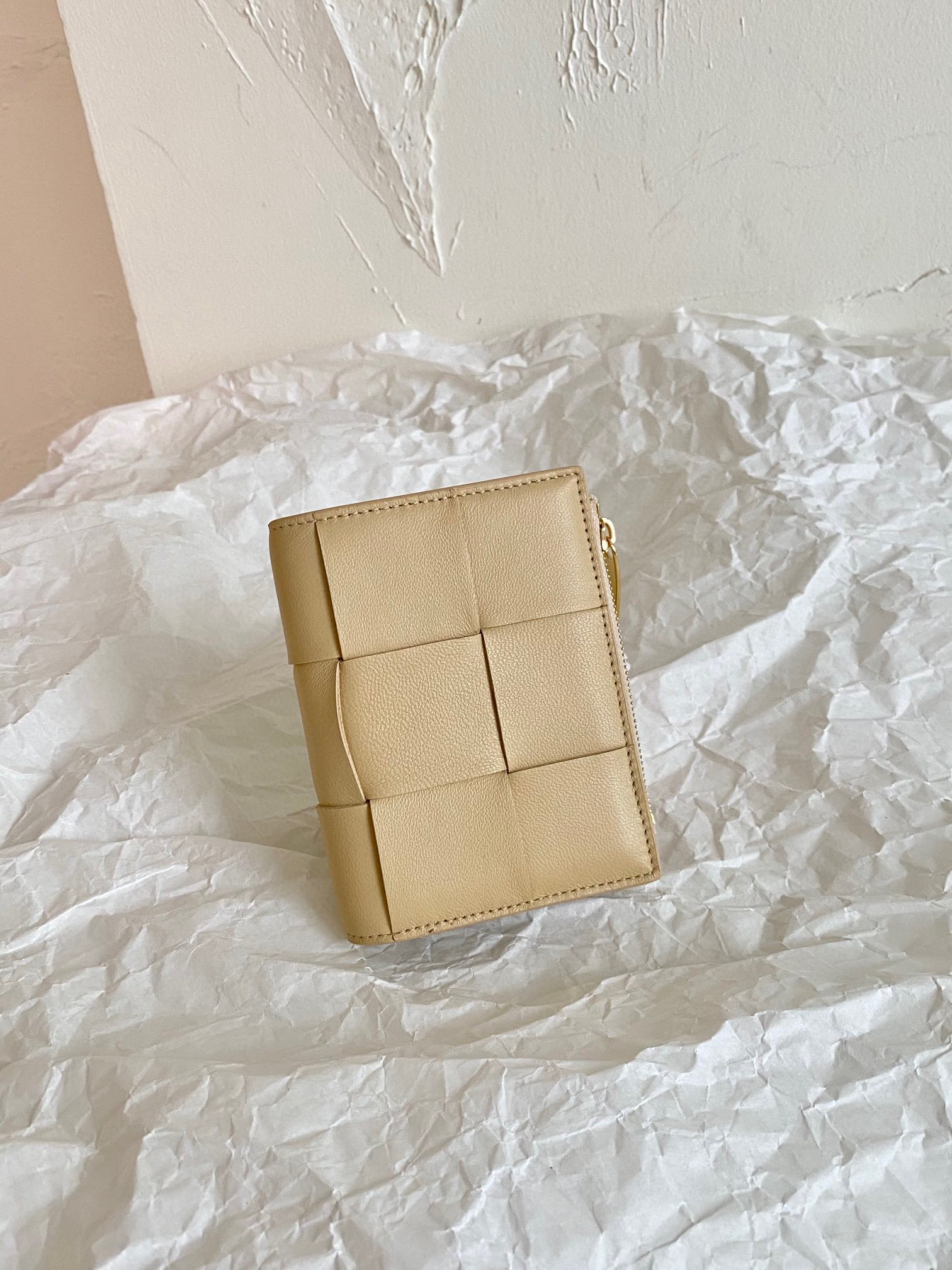 보테가베네타 Bottega Veneta 폴더형 플랩 지갑 651381 카키색