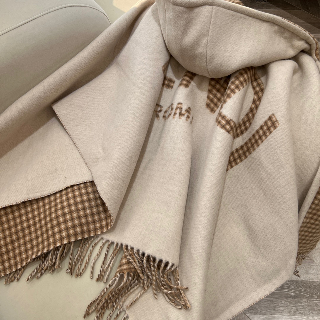 로에베 Loewe 케이 프 123*132cm