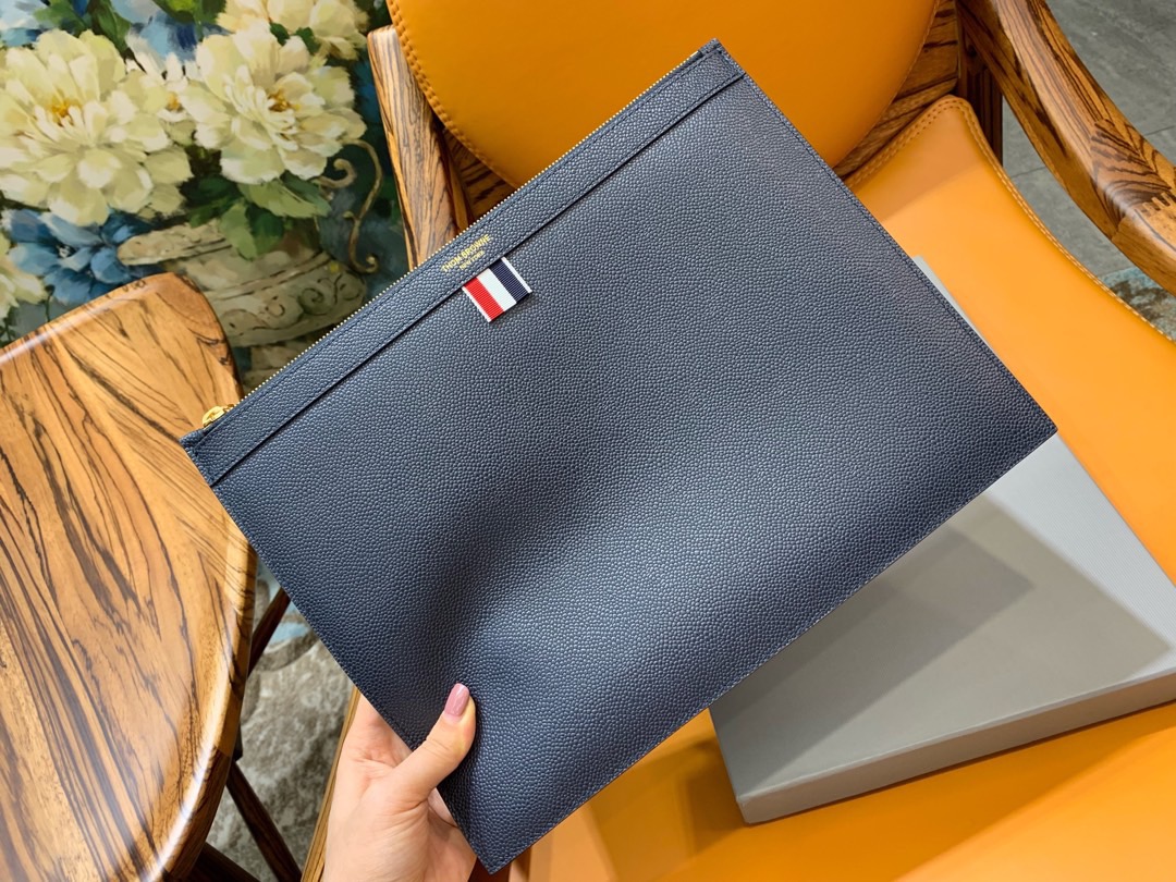 톰브라운 Thom Browne 클러치 33CM