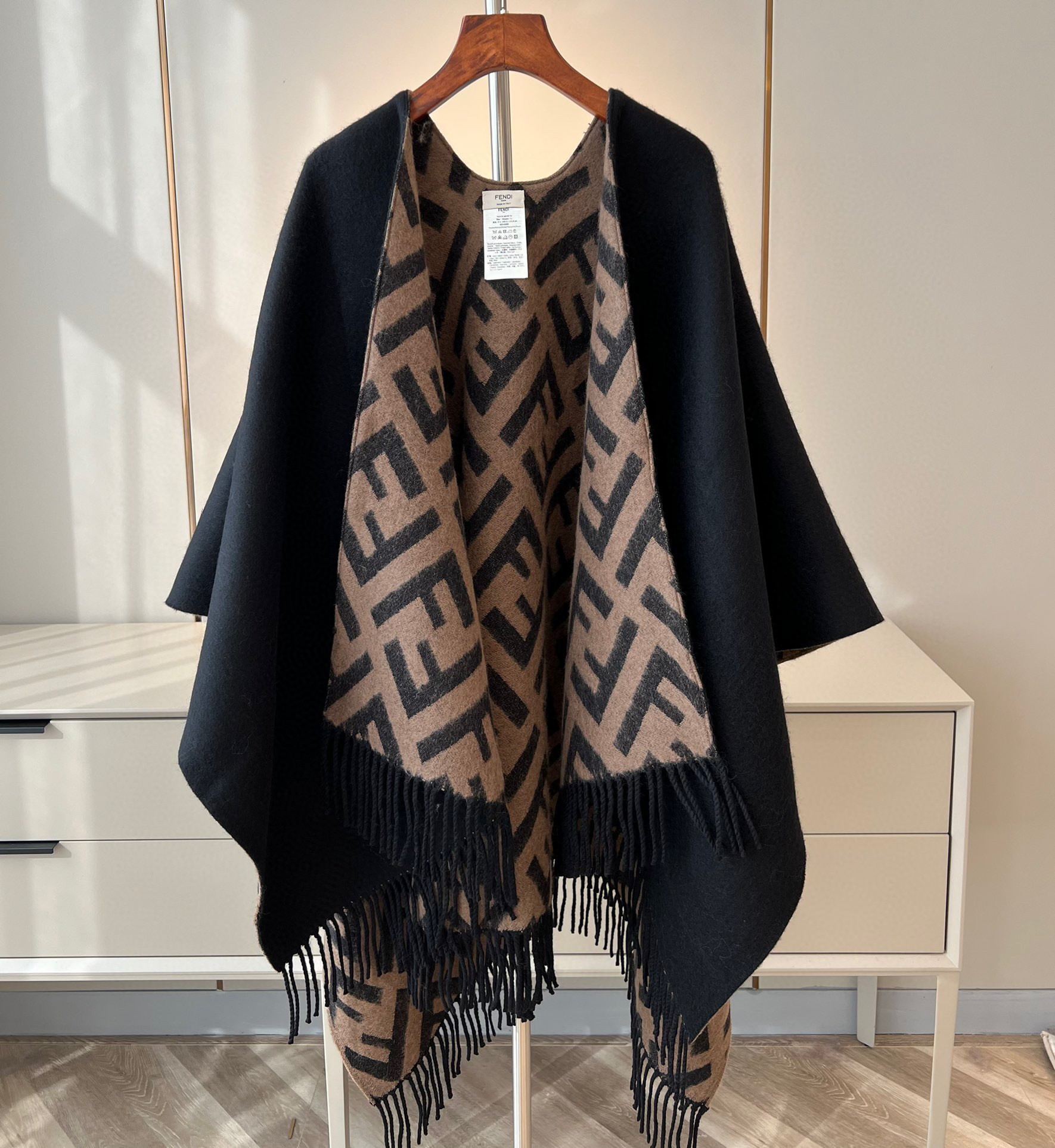 펜디 FENDI 케이 프 140*150cm