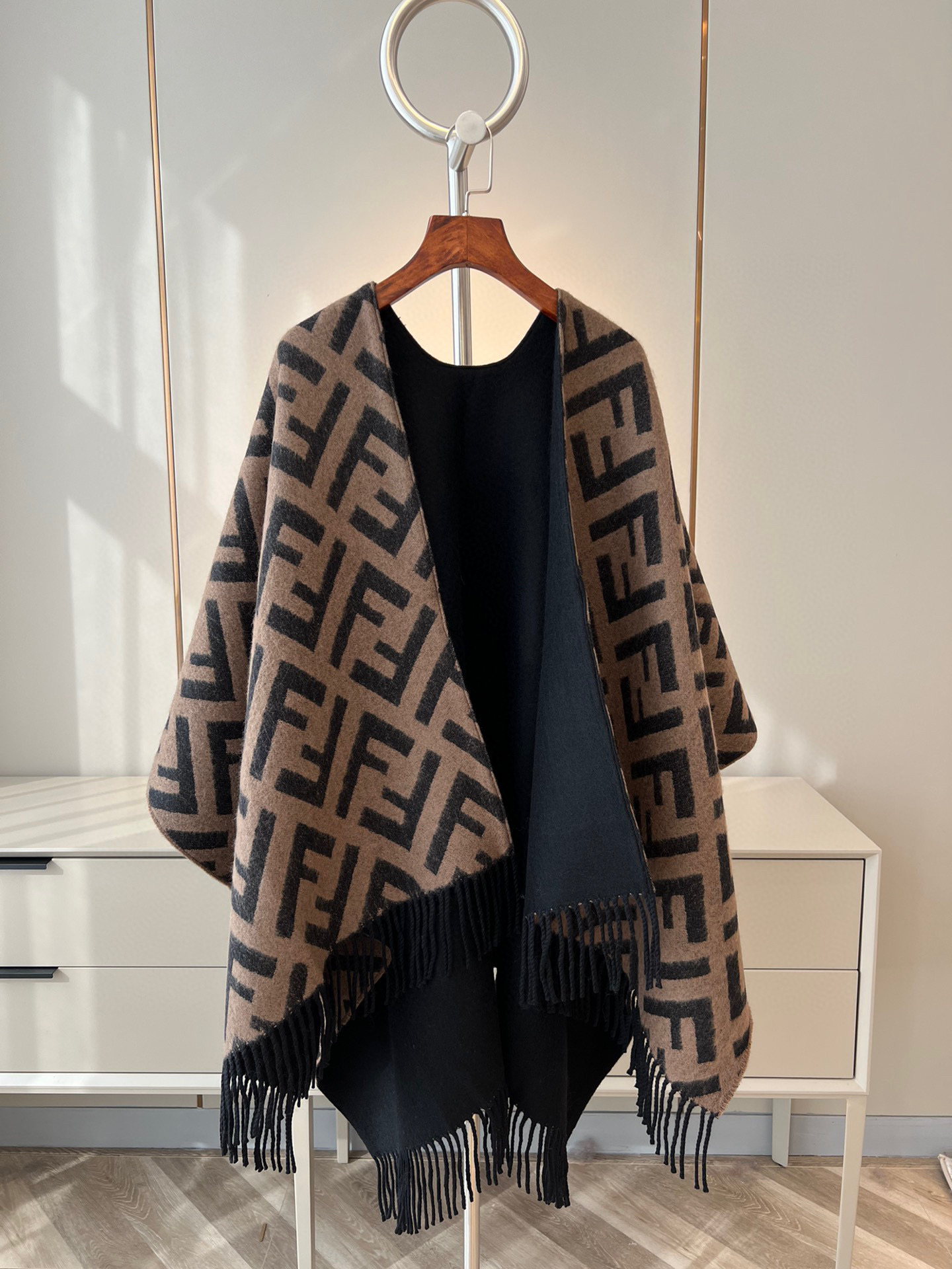 펜디 FENDI 케이 프 140*150cm