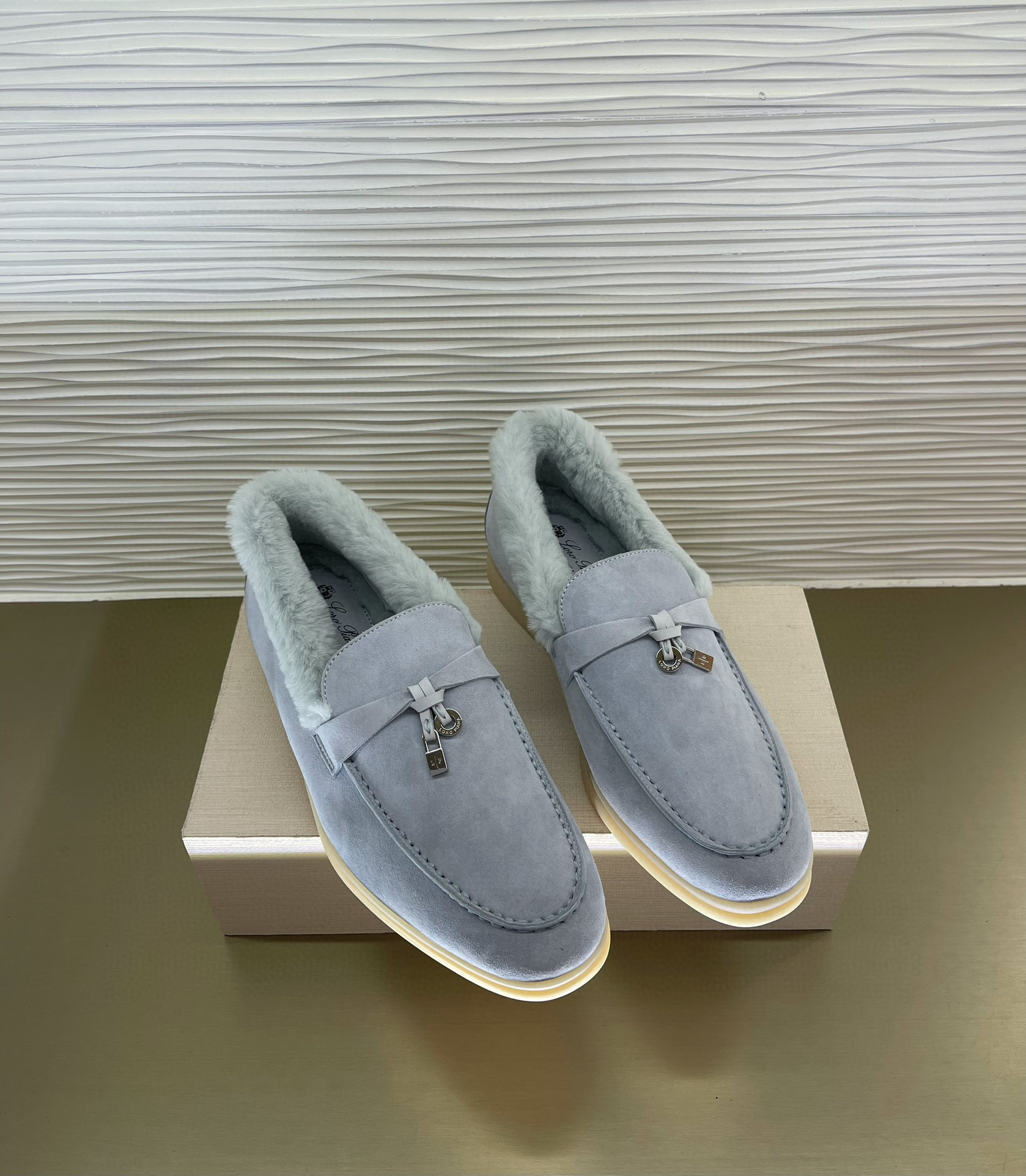 로로피아나 Loro Piana Summer Charms Walk 모카신  스웨이드 소재