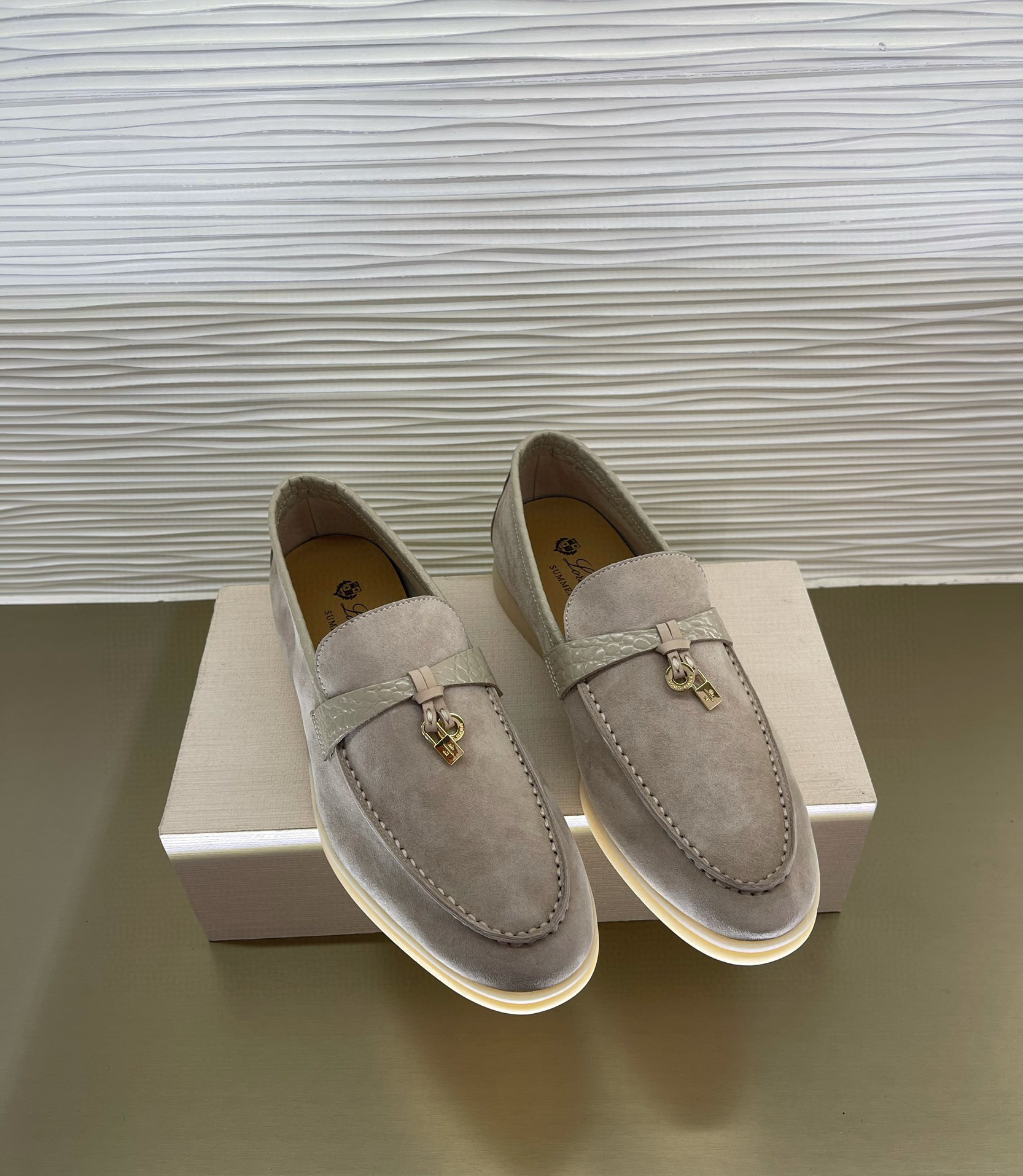 로로피아나 Loro Piana Summer Charms Walk 모카신