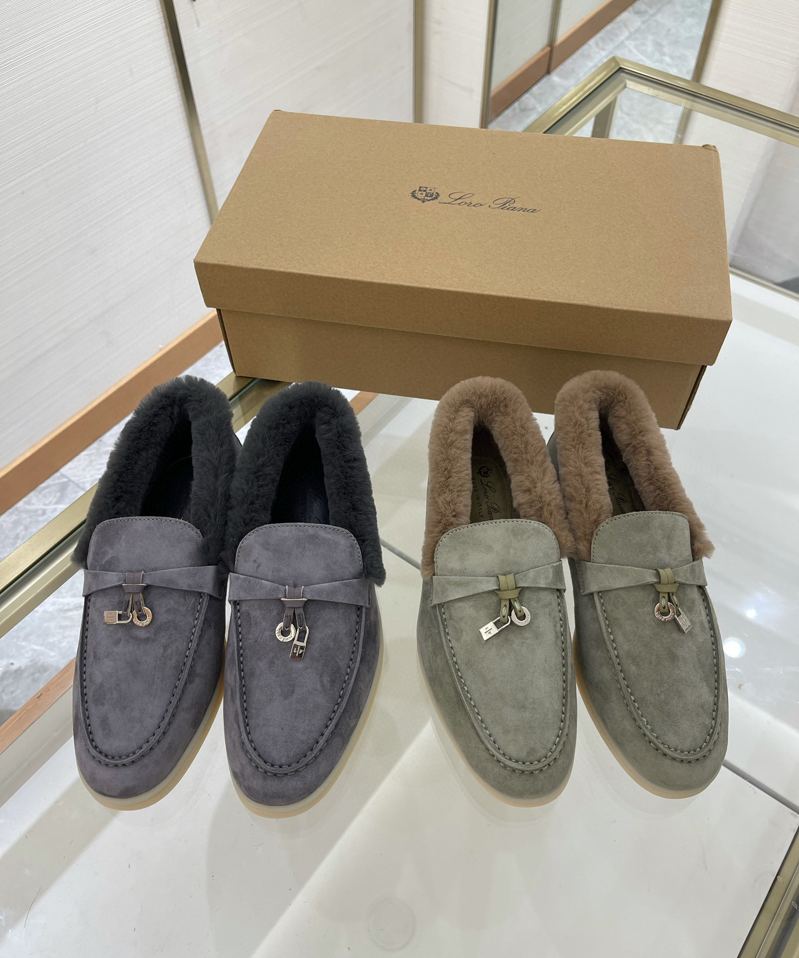 로로피아나 Loro Piana Summer Charms Walk 모카신  스웨이드 소재