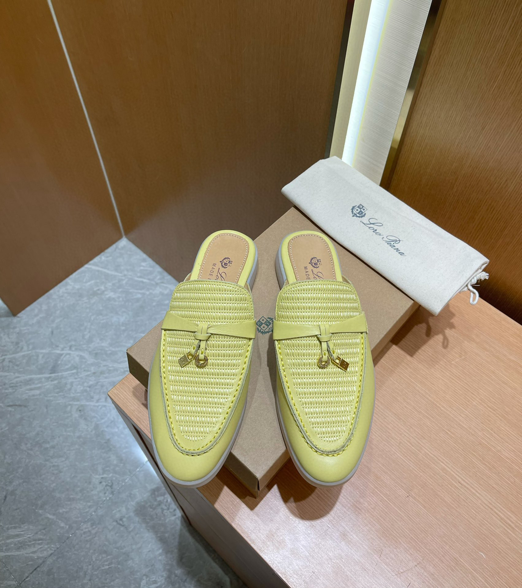 로로피아나 Loro Piana Babouche Charms Walk 모카신