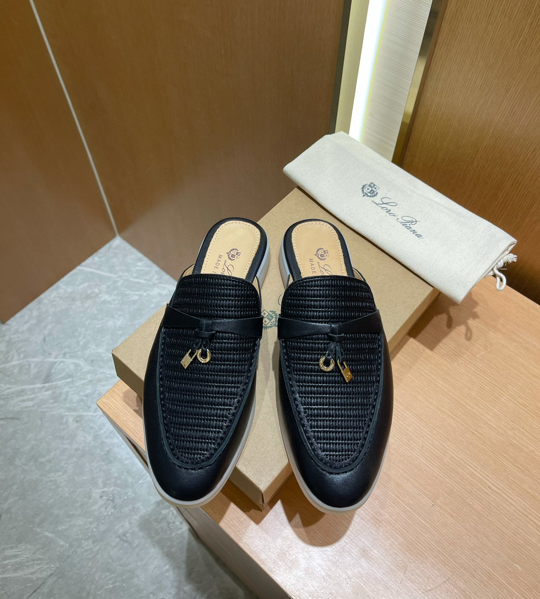 로로피아나 Loro Piana Babouche Charms Walk 모카신