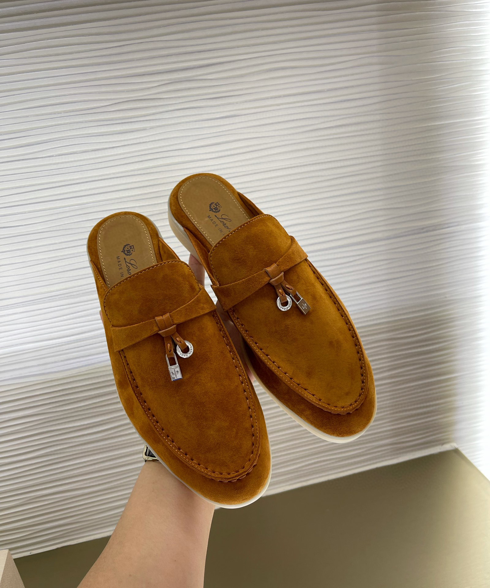 로로피아나 Loro Piana Babouche Charms Walk 모카신