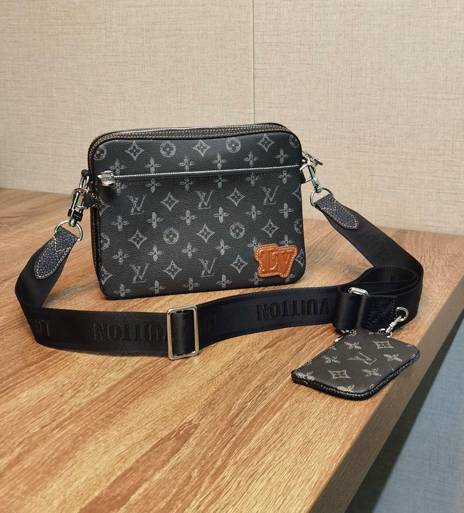루이비통 Louis Vuitton 46340 숄더백 25CM
