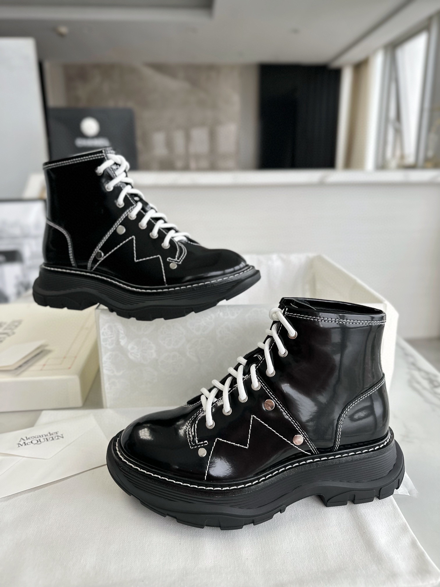 Alexander McQueen 마틴 부츠