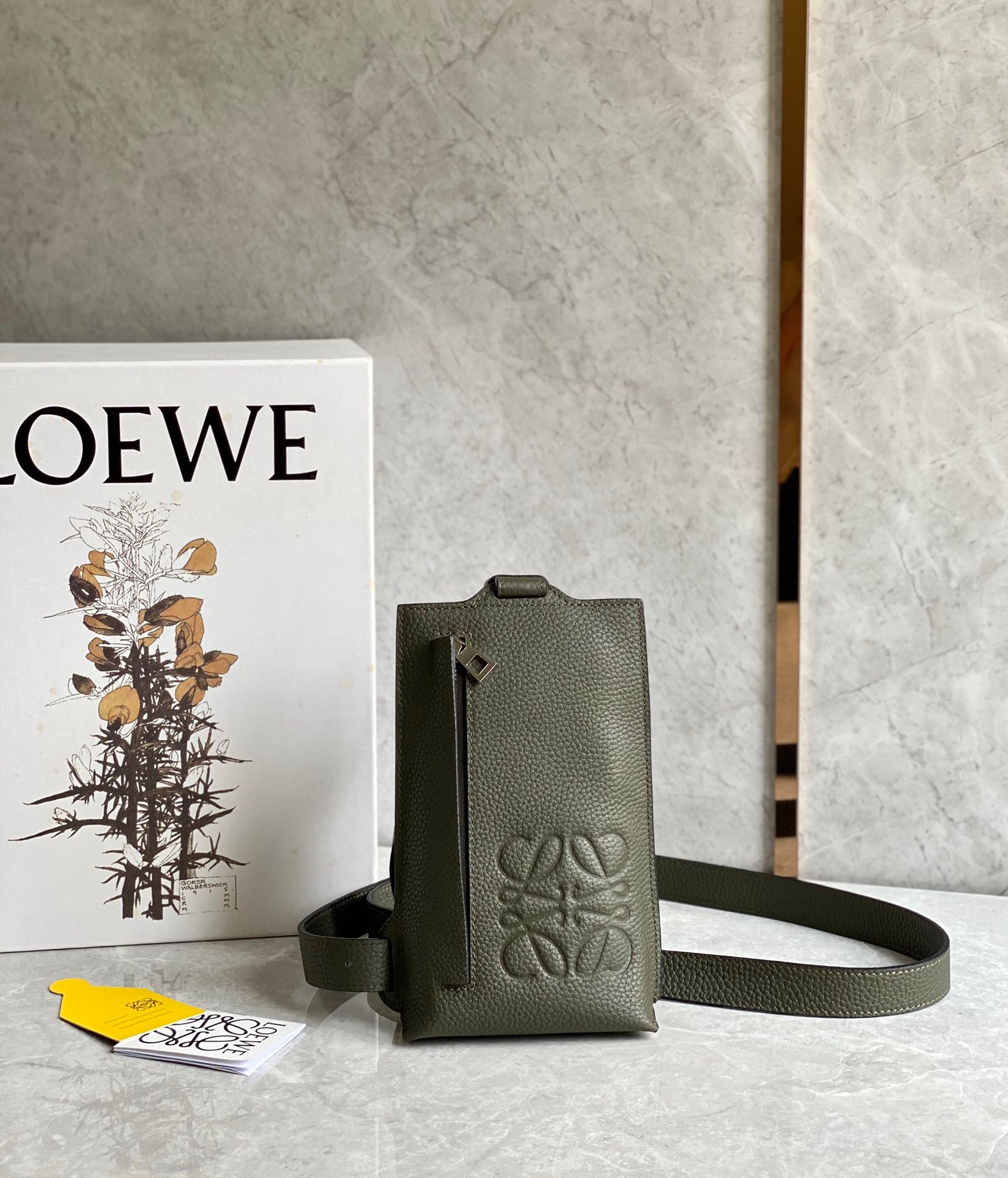 로에베 Loewe  벨트 백 21.5CM