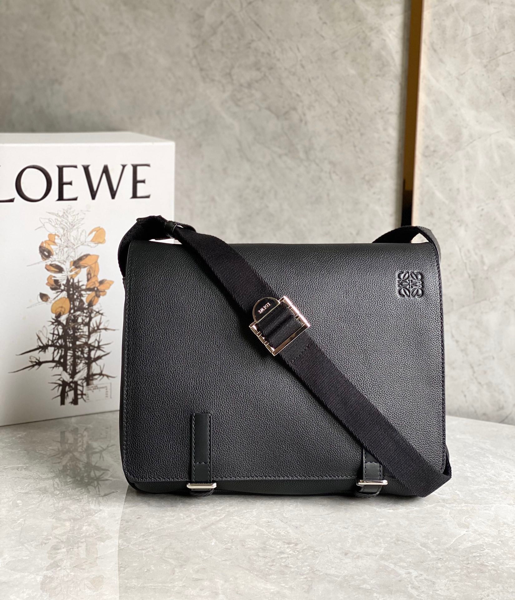 로에베 Loewe  크로스 백 33CM
