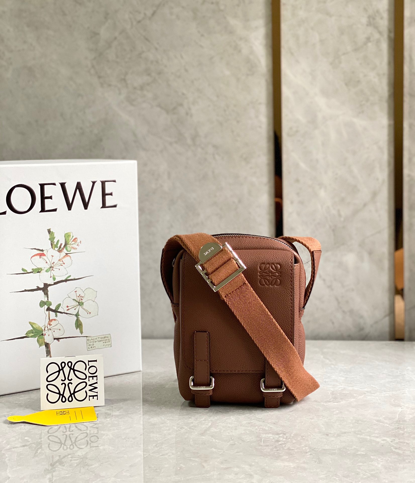로에베 Loewe  크로스 백 22CM