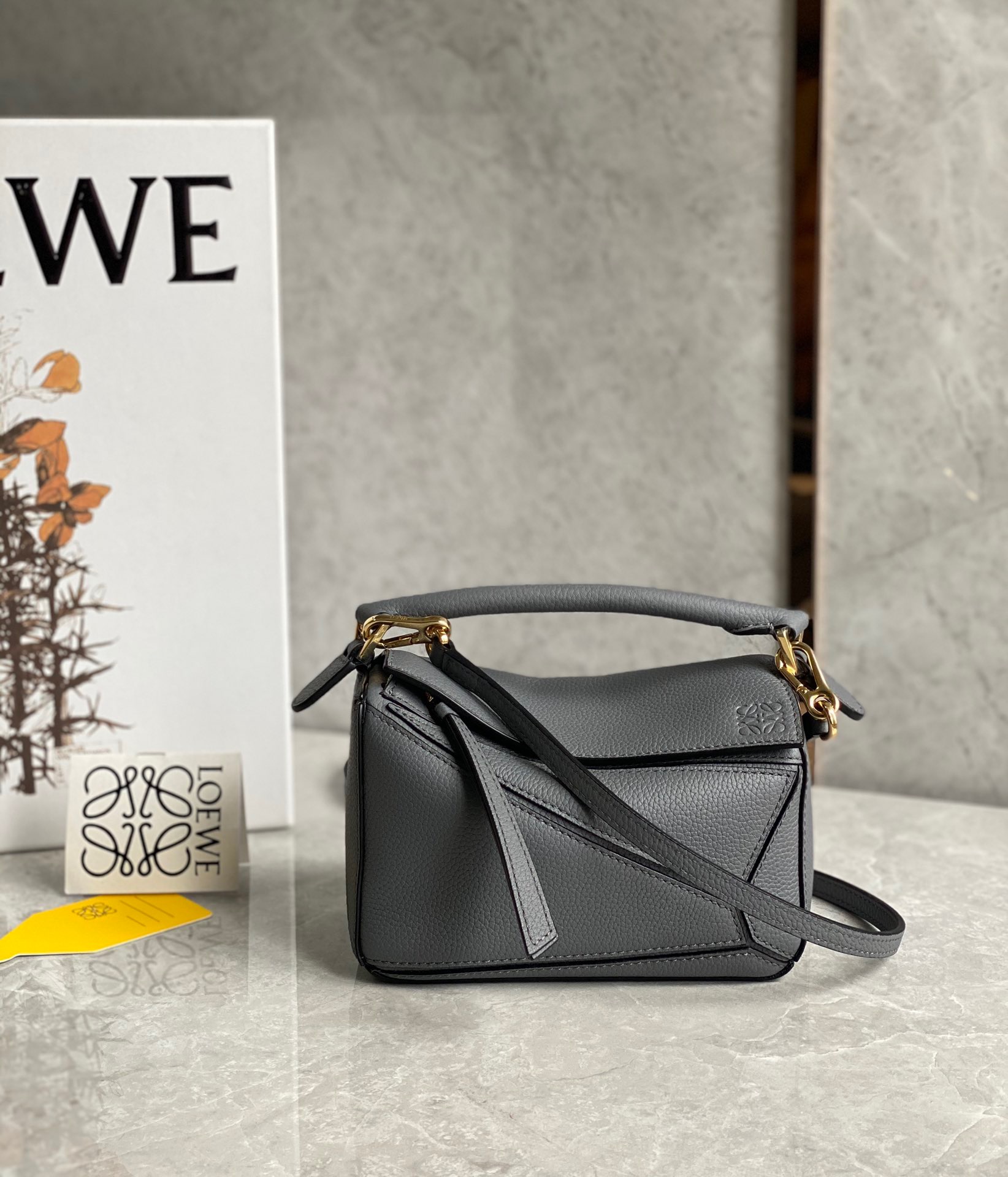 로에베 Loewe 크로스 백 18CM