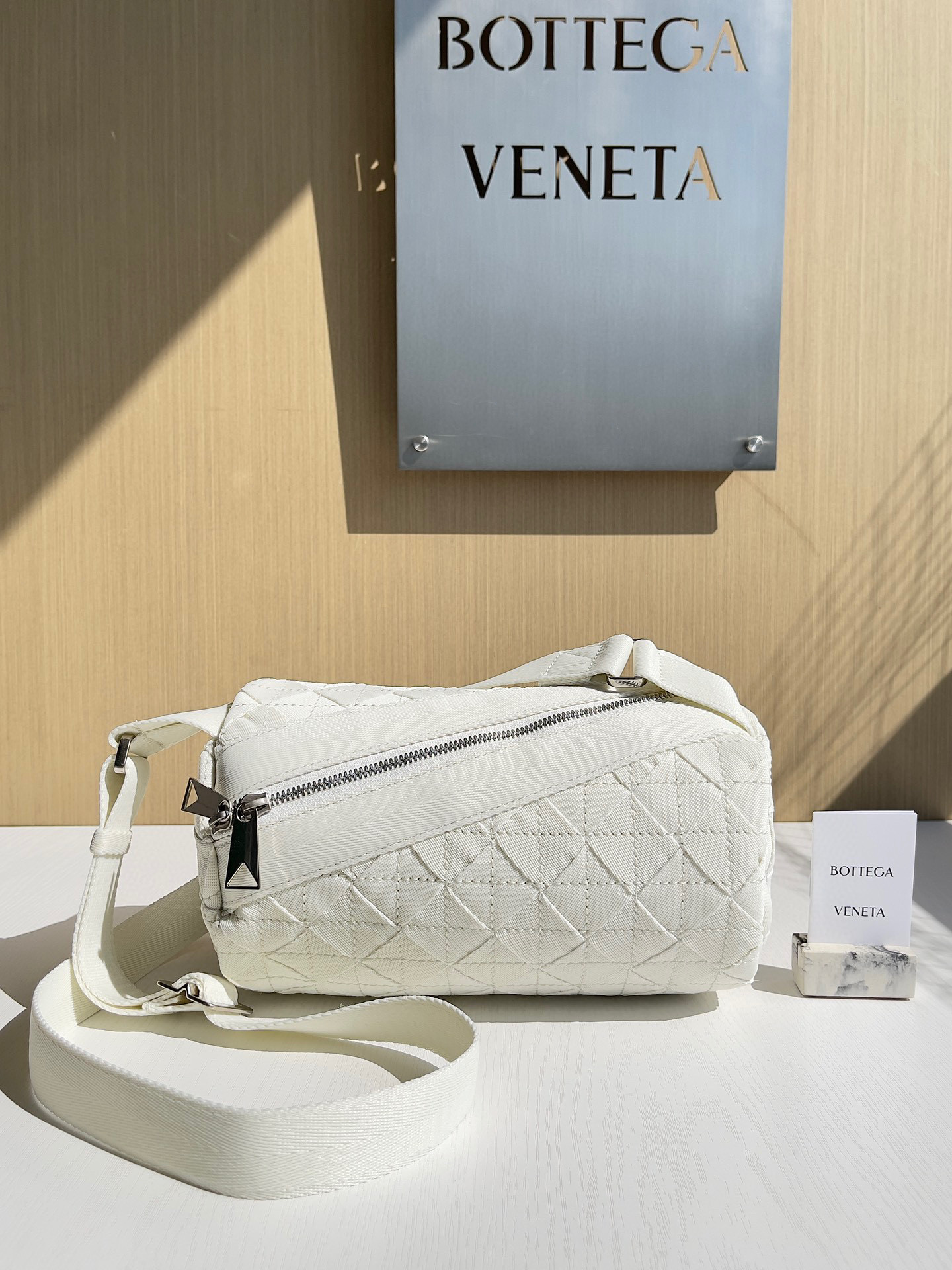 보테가베네타 Bottega Veneta Webbing 690966 버킷 백 26cm