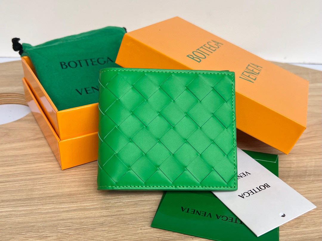  보테가 베네타 Bottega Veneta Bi-Fold Wallet 반지갑 605721