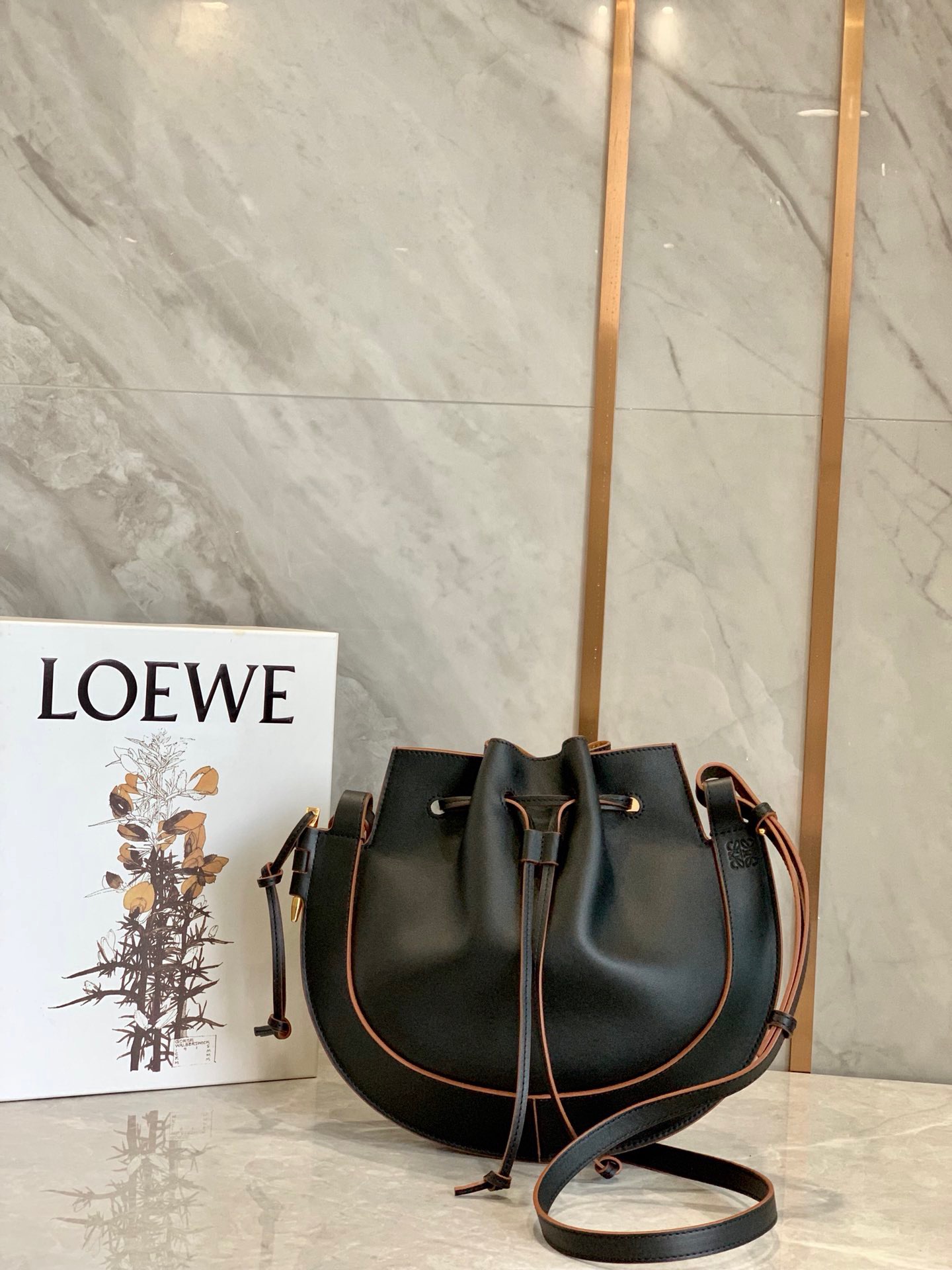 로에베 Loewe 버킷 백  27CM