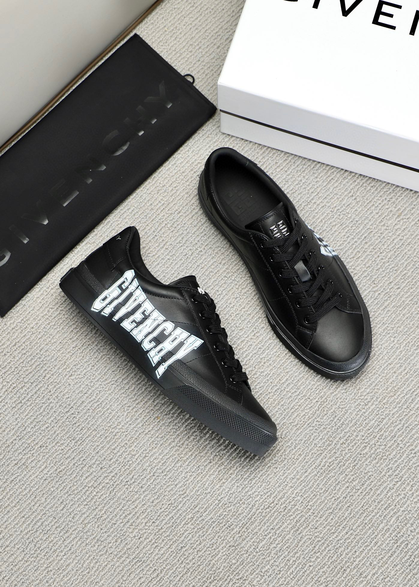 지방시 Givenchy 스니커즈
