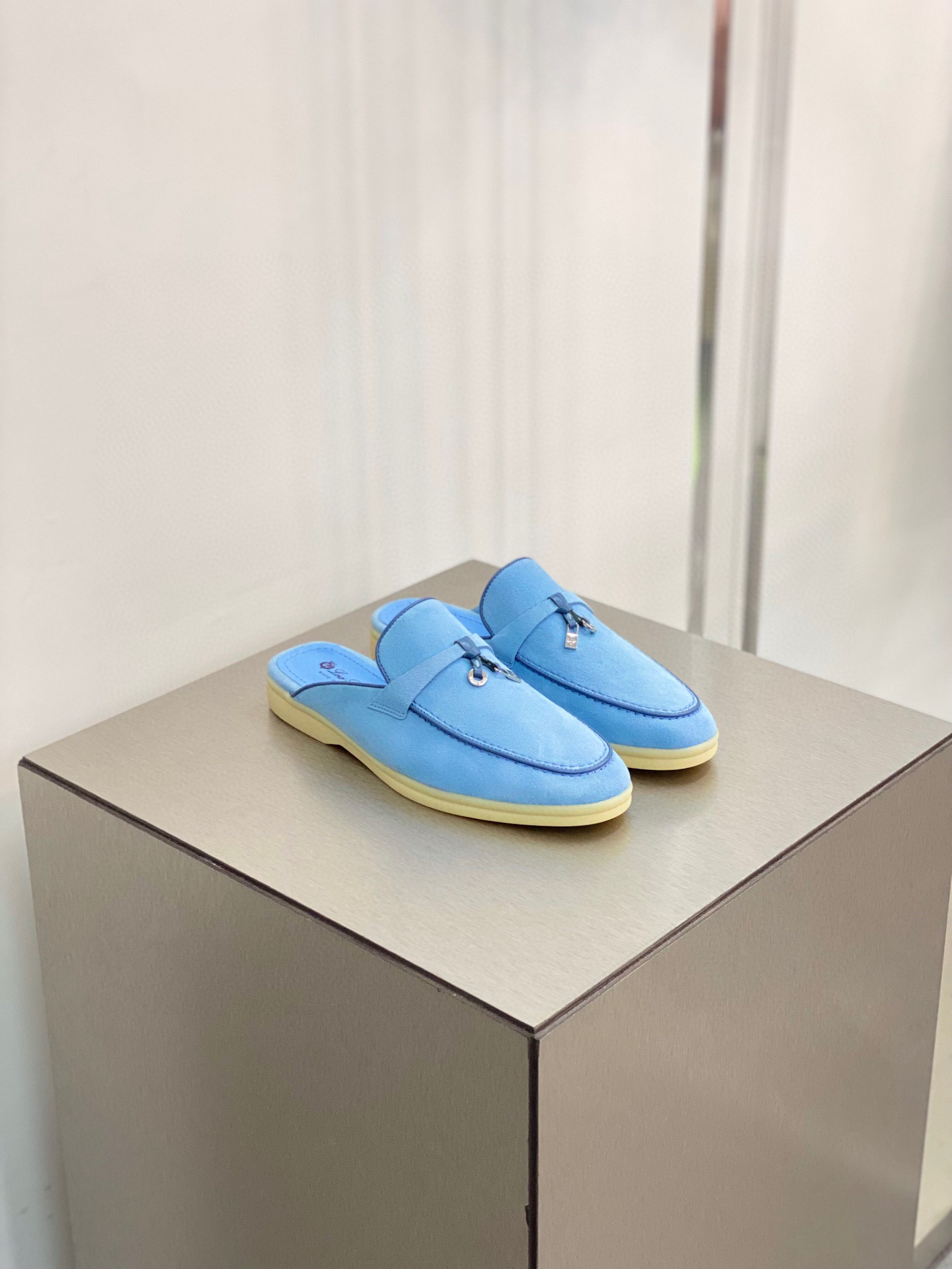 로로피아나 Loro Piana Babouche Charms Walk 모카신