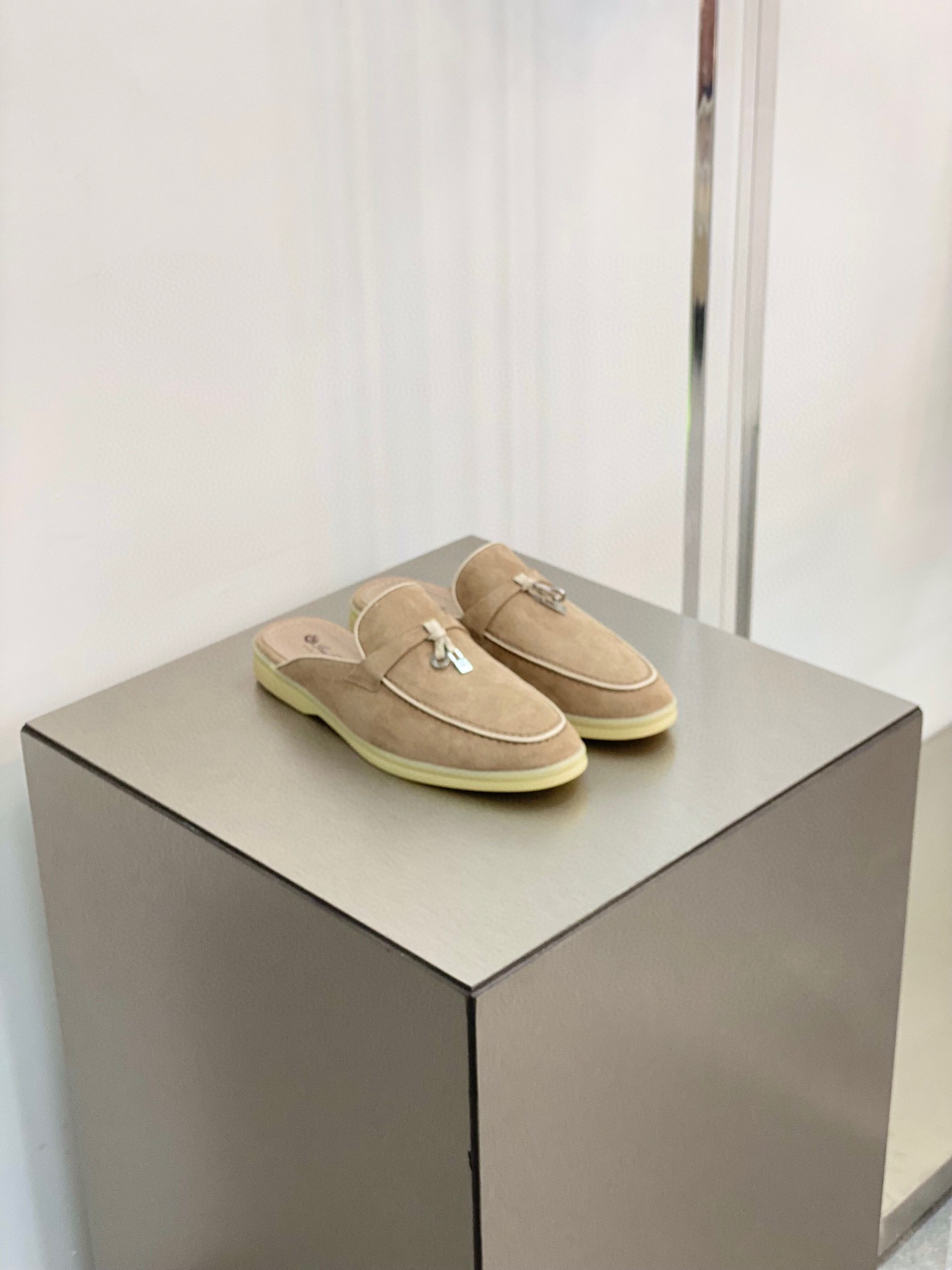 로로피아나 Loro Piana Babouche Charms Walk 모카신