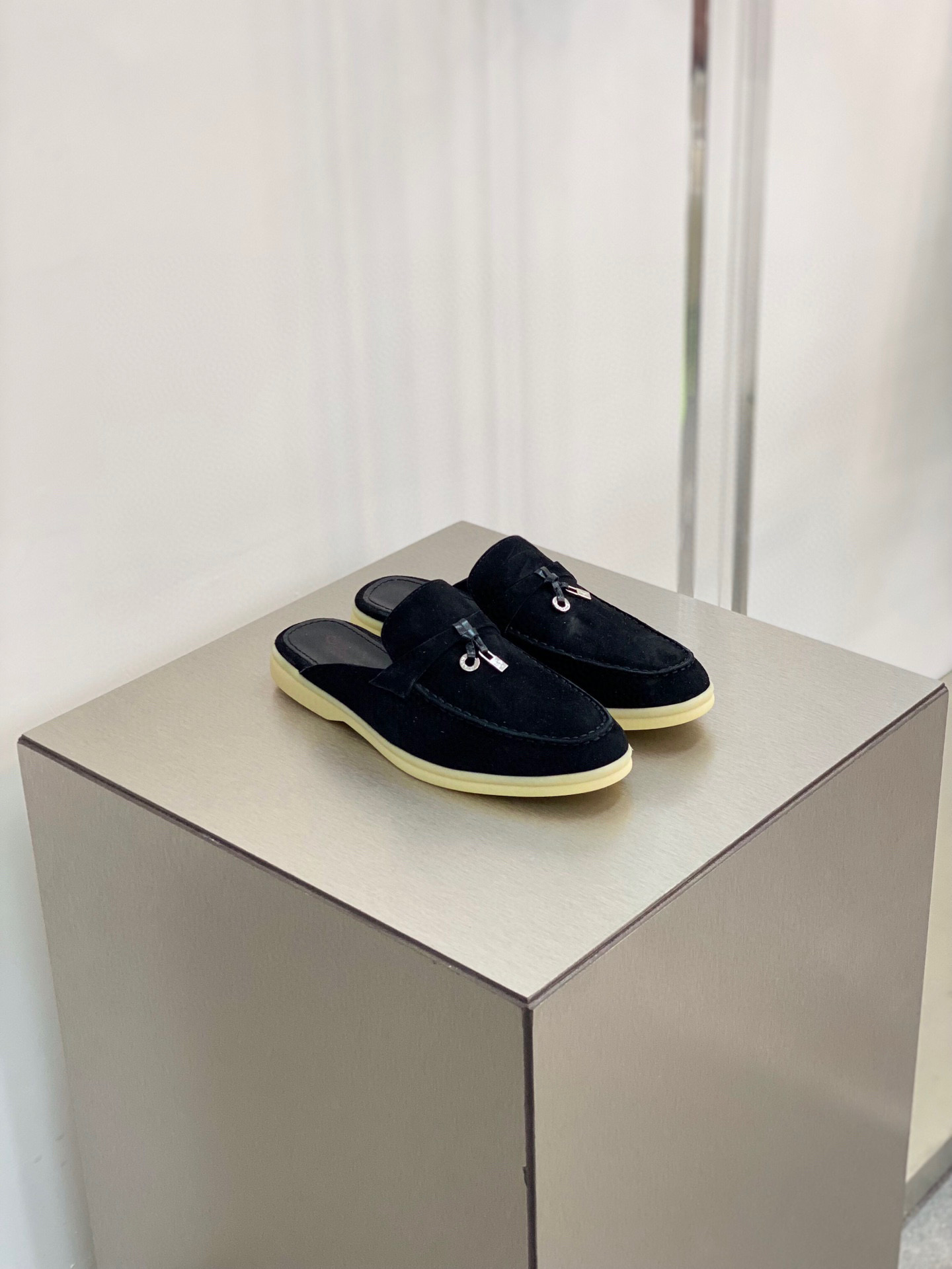 로로피아나 Loro Piana Babouche Charms Walk 모카신