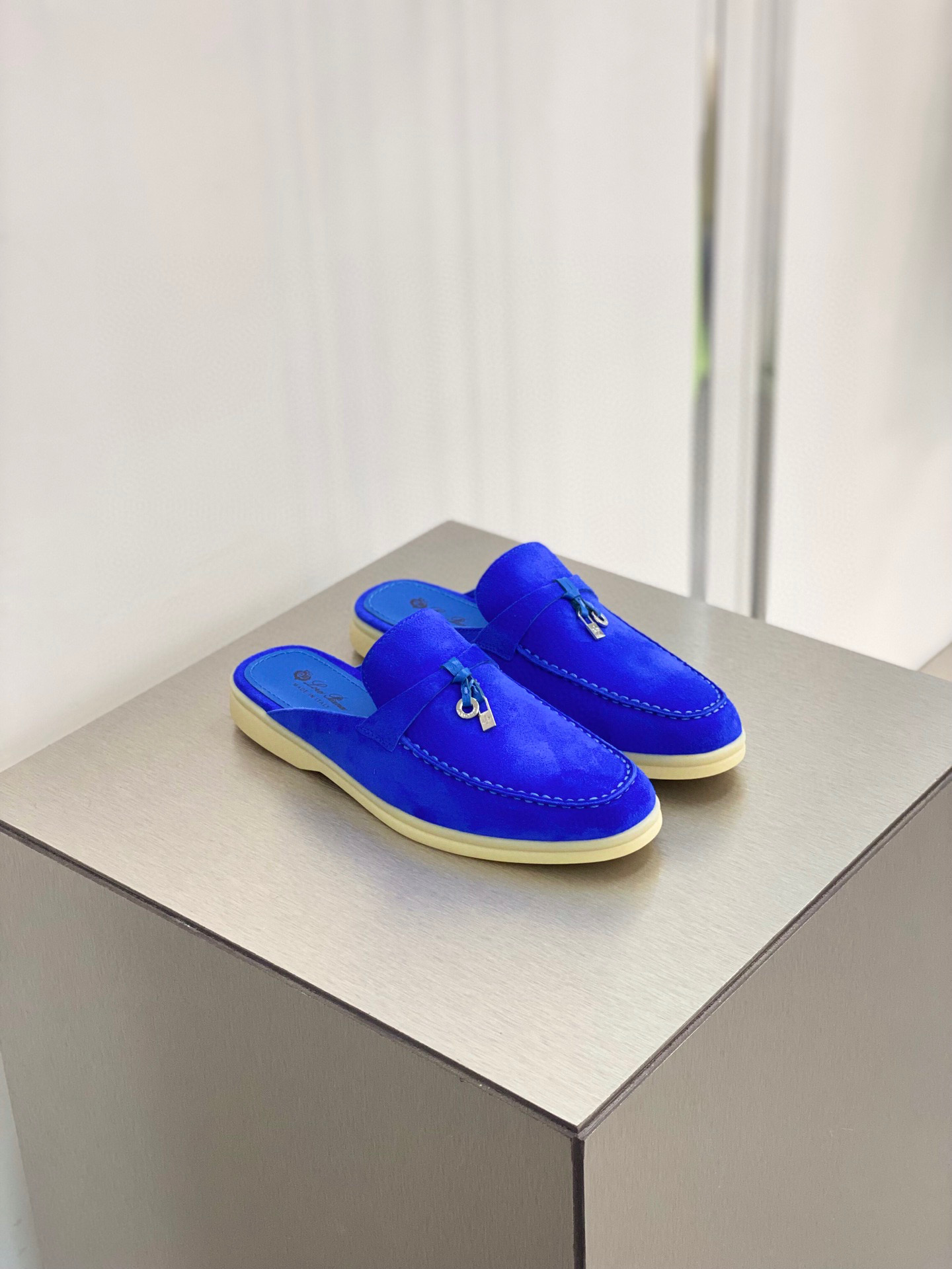 로로피아나 Loro Piana Babouche Charms Walk 모카신