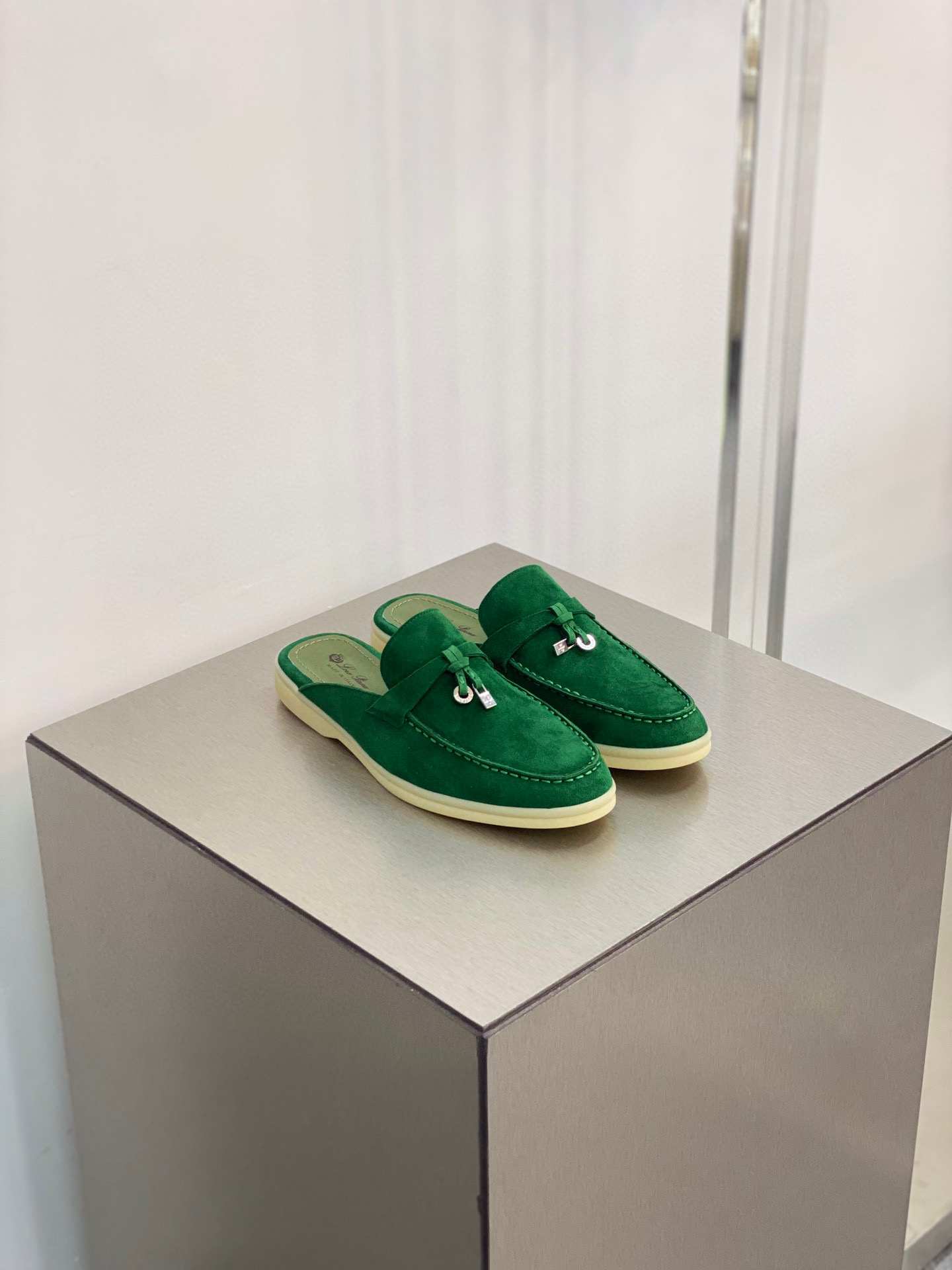로로피아나 Loro Piana Babouche Charms Walk 모카신