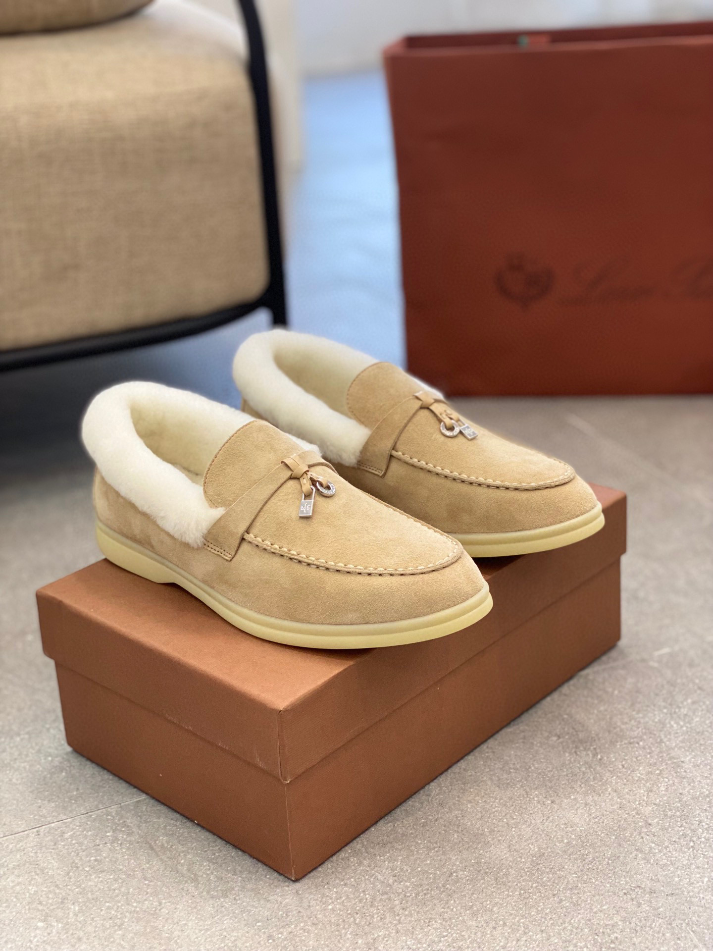 로로피아나 Loro Piana 모카신 스웨이드 소재