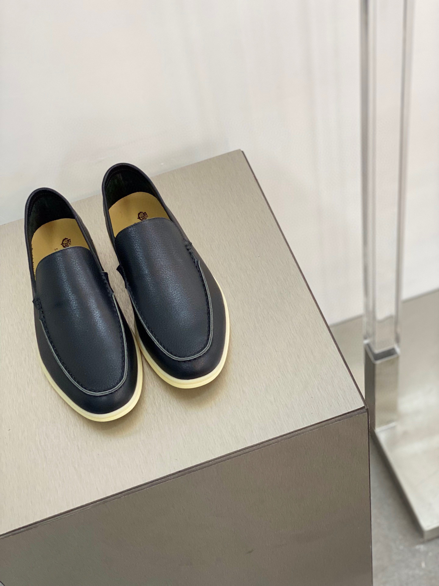 로로피아나 Loro Piana Summer Charms Walk 모카신