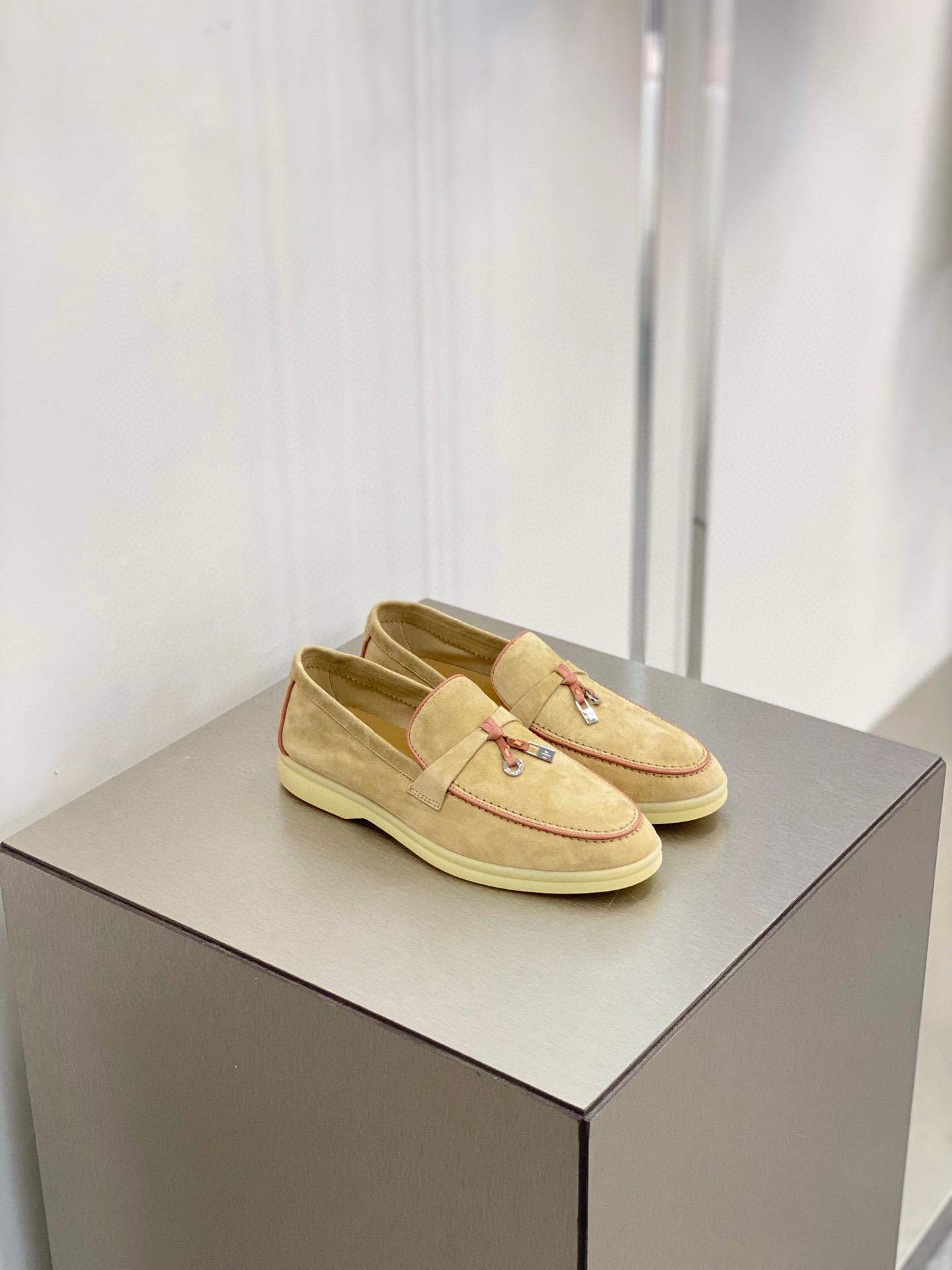 로로피아나 Loro Piana Summer Charms Walk 모카신