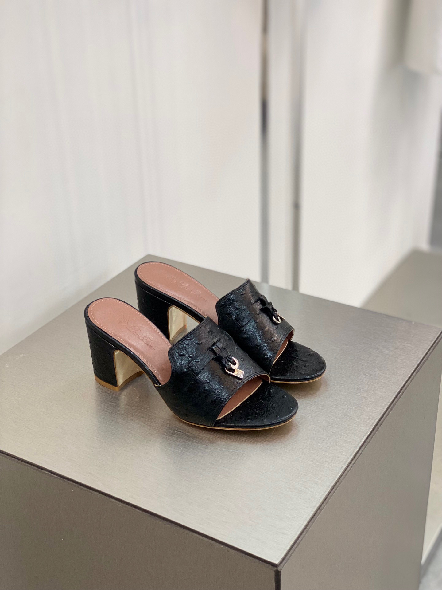 로로피아나 Loro Piana Summer Charms Slipper 샌들