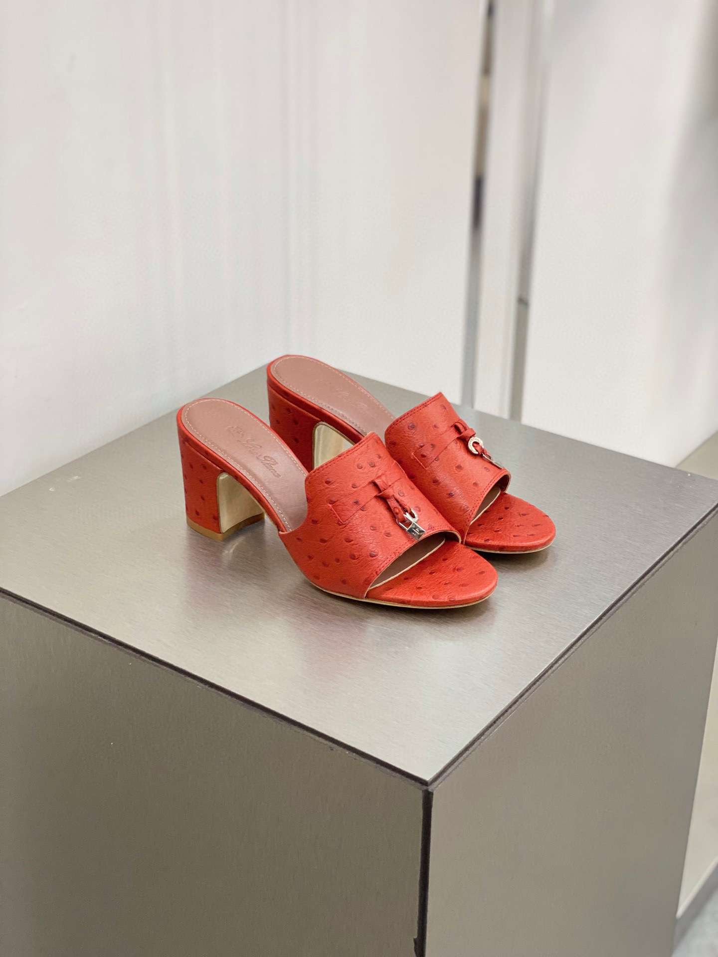 로로피아나 Loro Piana Summer Charms Slipper 샌들