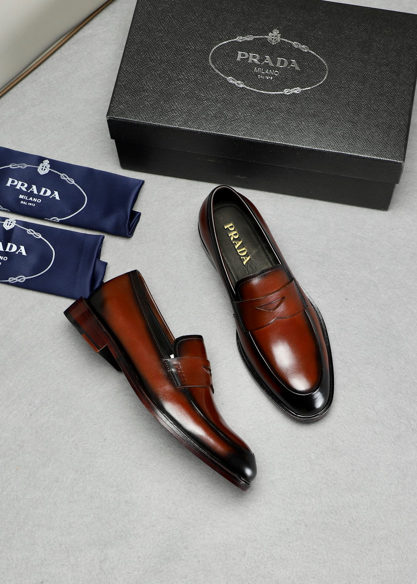 프라다 Prada 가죽 구두