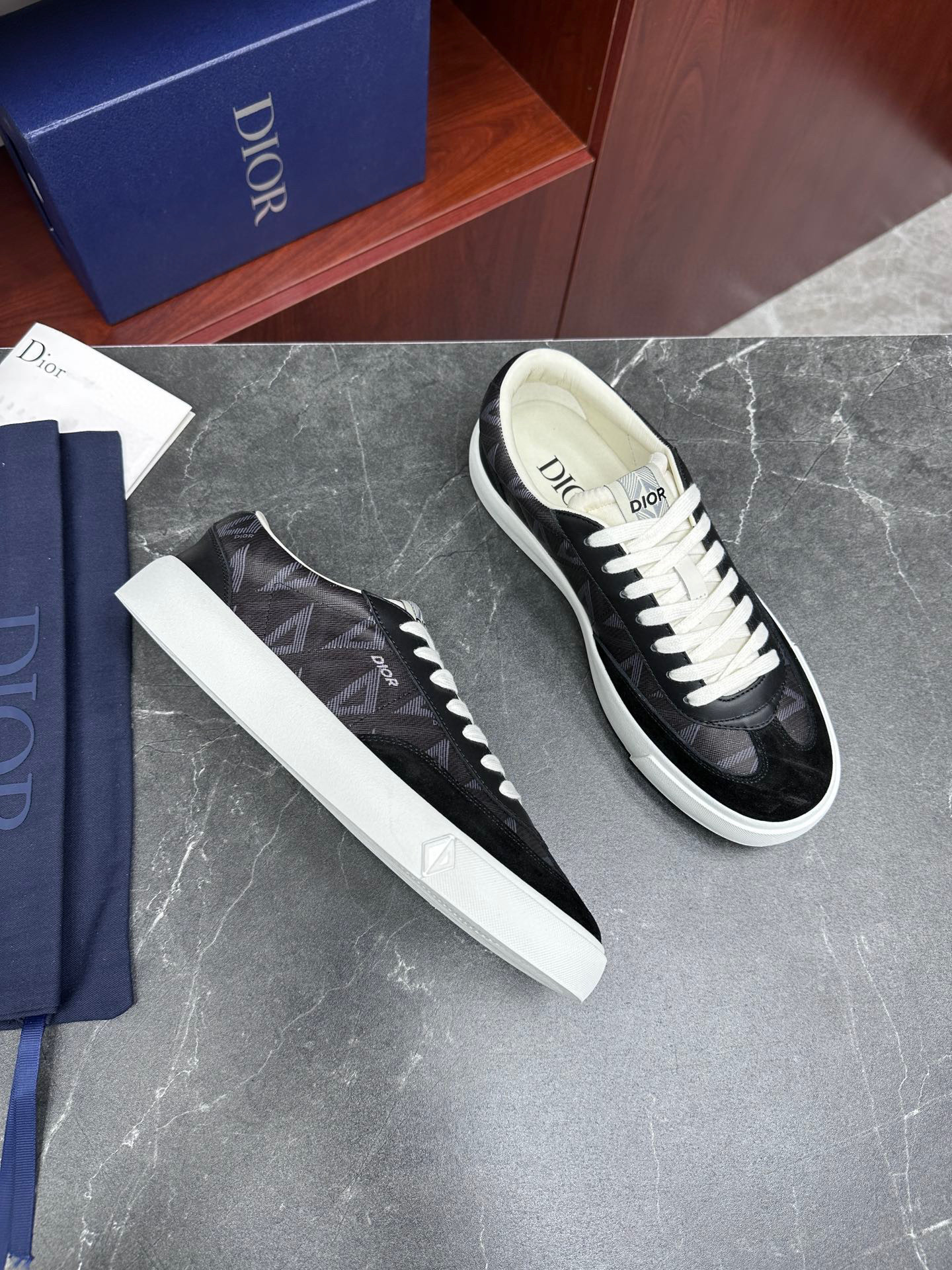 디올 Dior 스니커즈