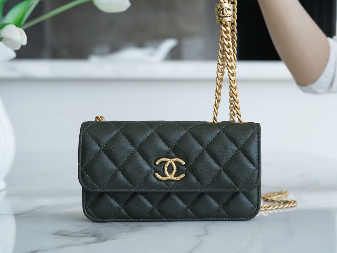 샤넬 CHANEL  체인 플랩 폰 홀더 17.2CM