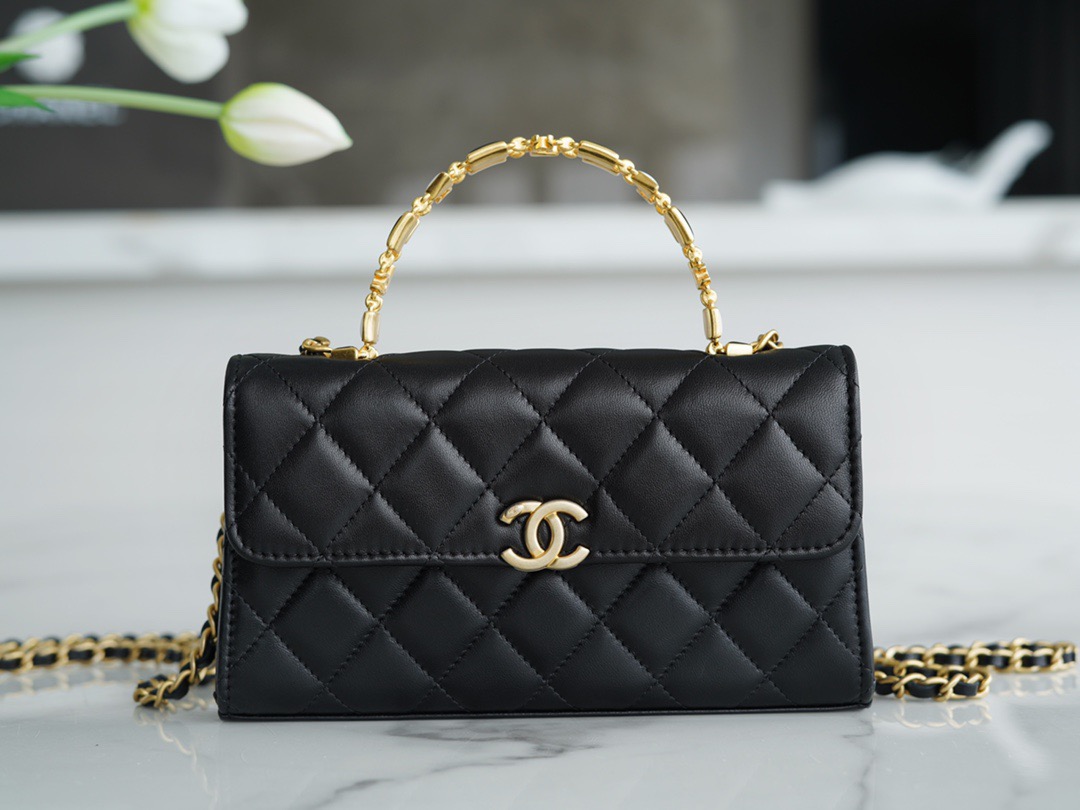 샤넬 CHANEL 핸들 장식의 스몰 플랩 백 18CM