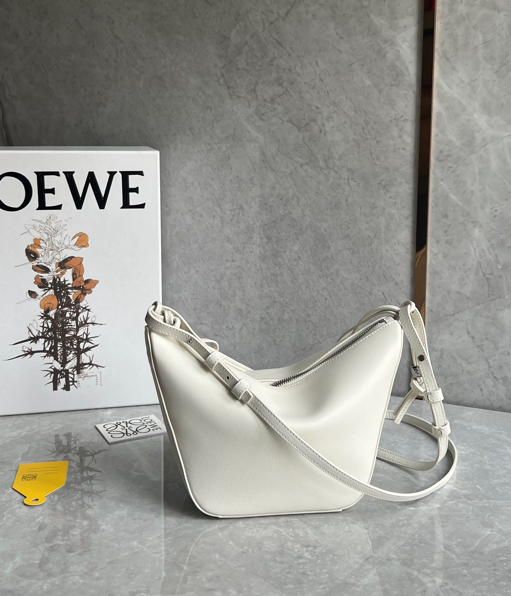 로에베 Loewe hammock  숄더백 28CM