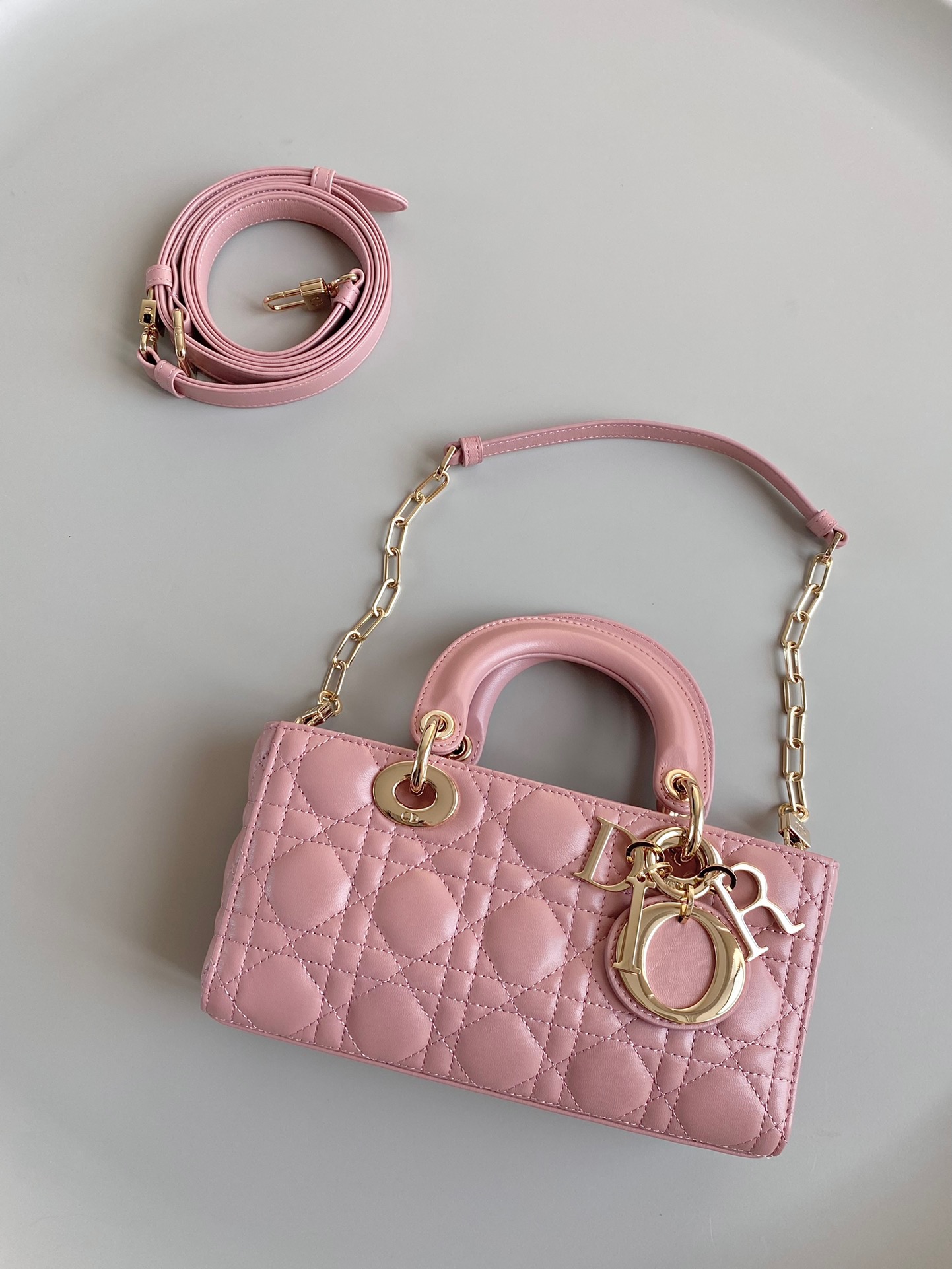 디올 Dior D-Joy bag 탑 핸들백 22.5CM