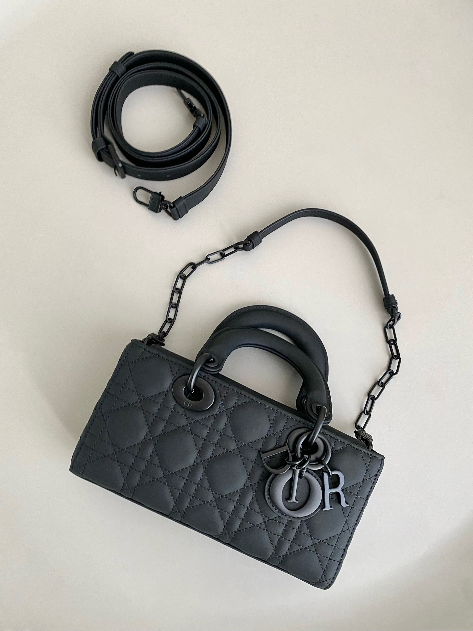 디올 Dior D-Joy bag 탑 핸들백 22.5CM