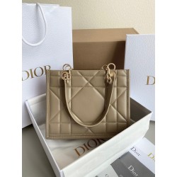 디올 Dior Essential 토트 백 26.5CM