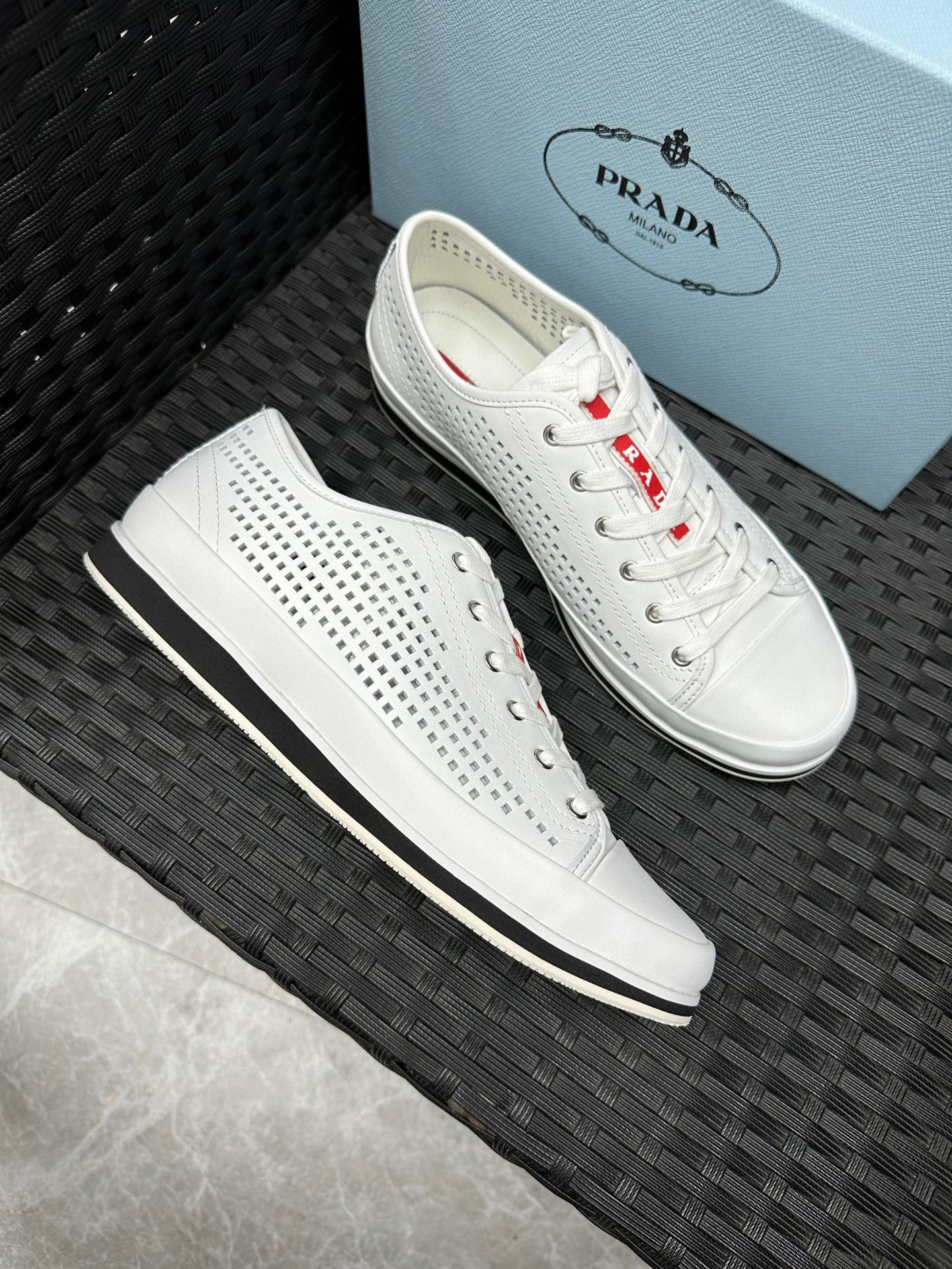 프라다 Prada 스니커즈