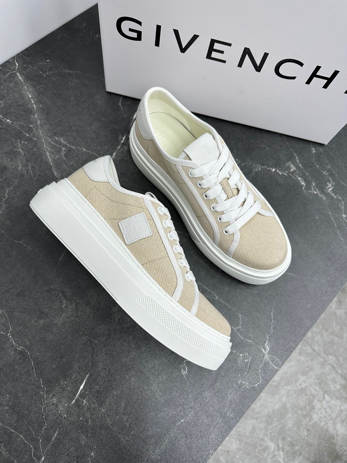 지방시 Givenchy 스니커즈