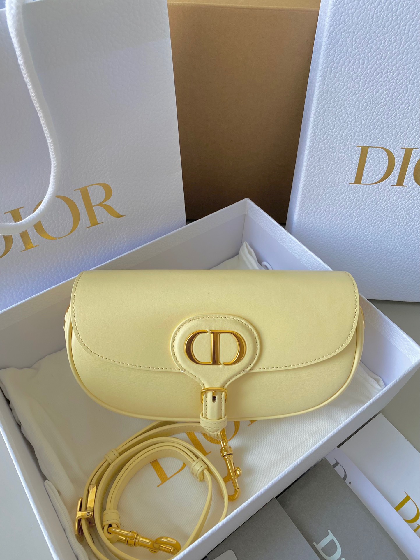디올 Dior East-West Bobby 크로스 백 22CM