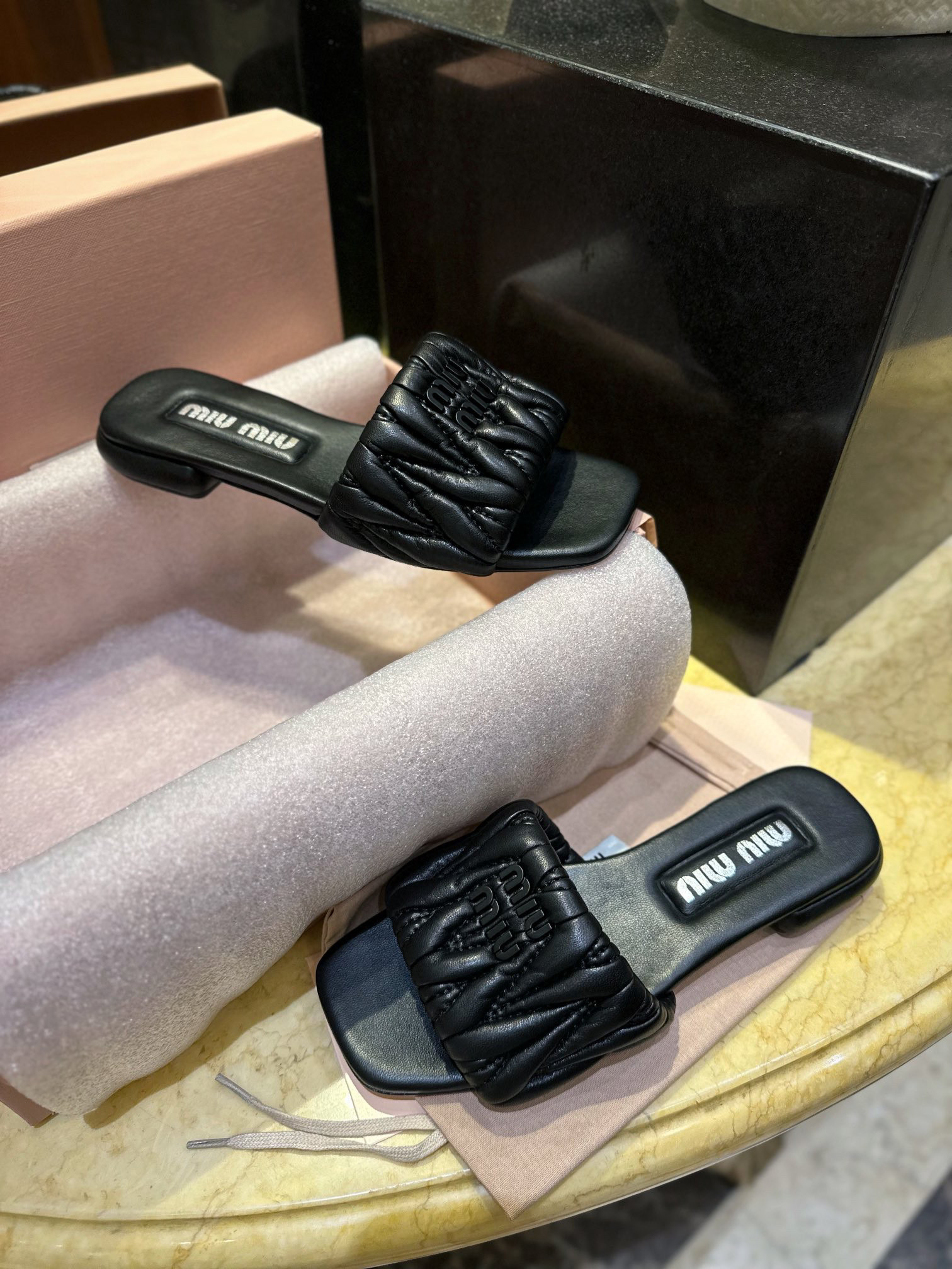 미우 미우 Miu Miu  슬리퍼